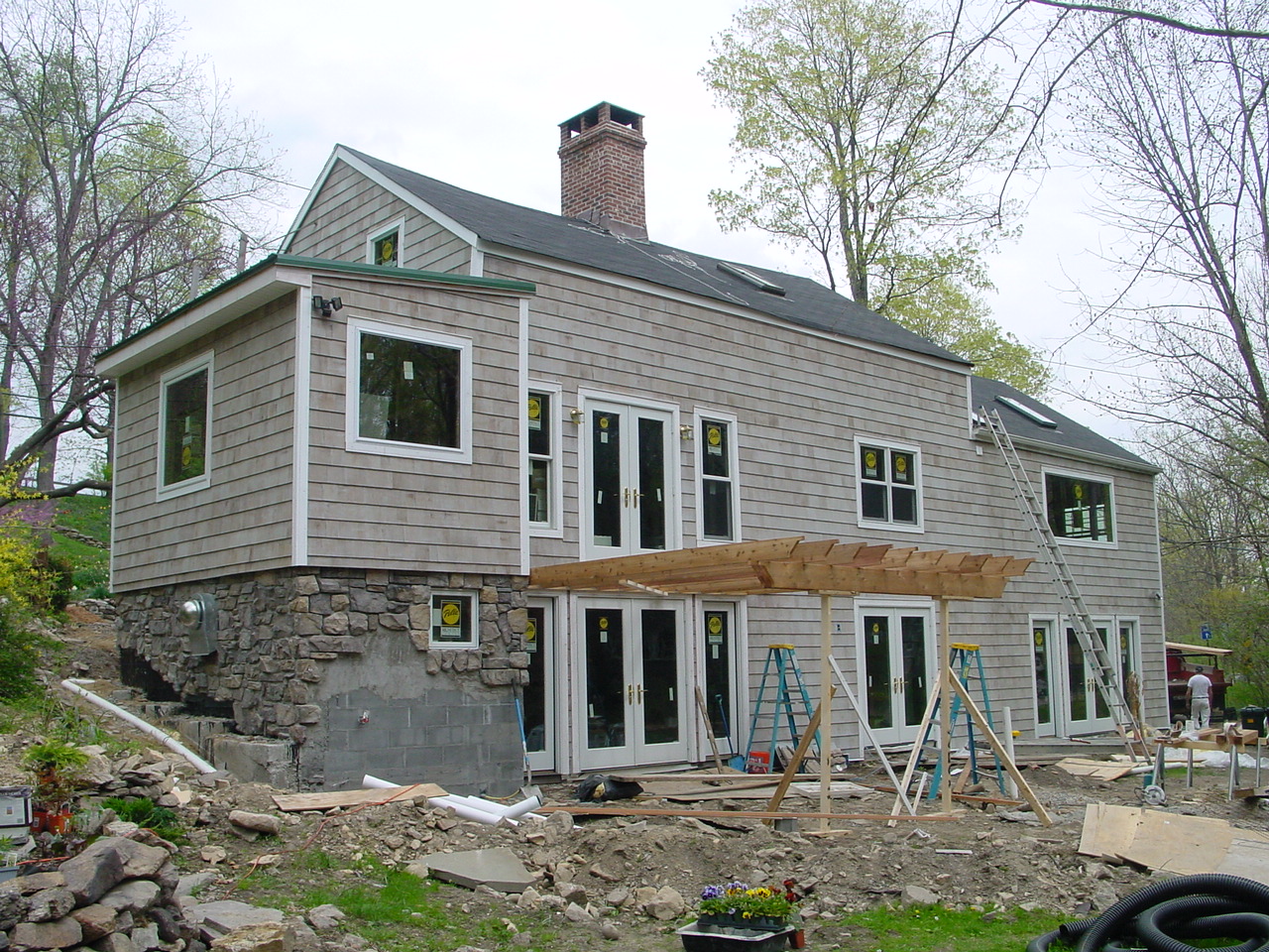 More stone veneer work